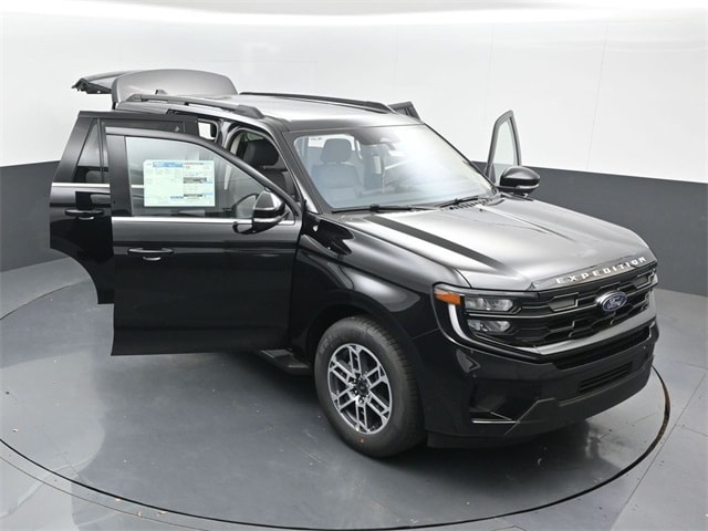 new 2025 Ford Expedition car, priced at $68,210
