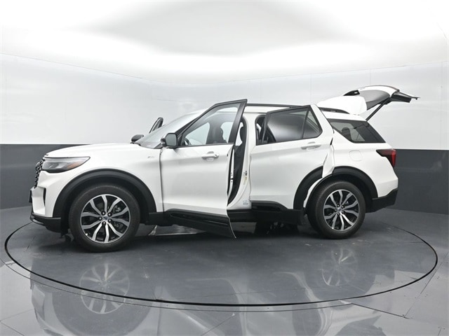 new 2025 Ford Explorer car, priced at $42,885