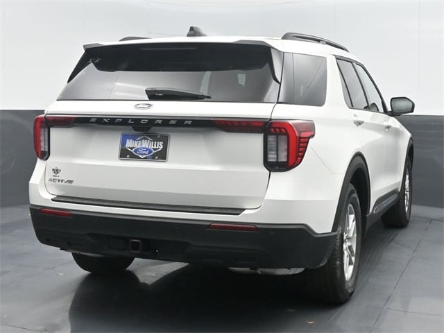 new 2025 Ford Explorer car, priced at $40,245