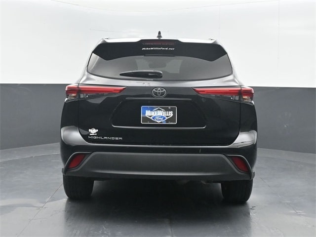 used 2020 Toyota Highlander car, priced at $27,905