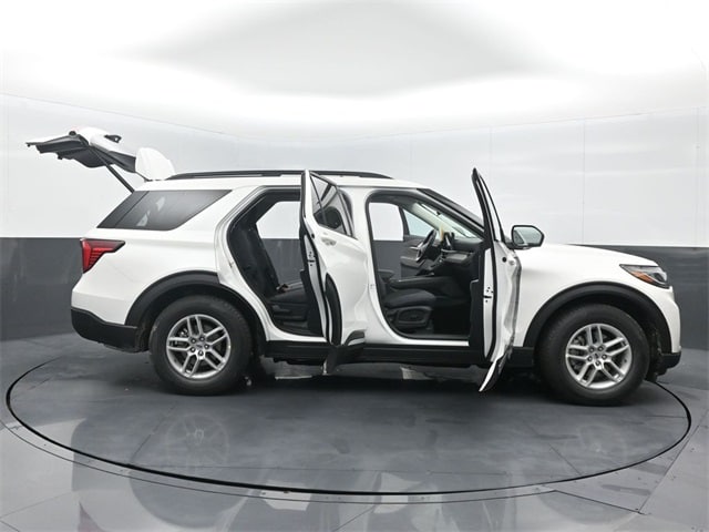 new 2025 Ford Explorer car, priced at $40,245