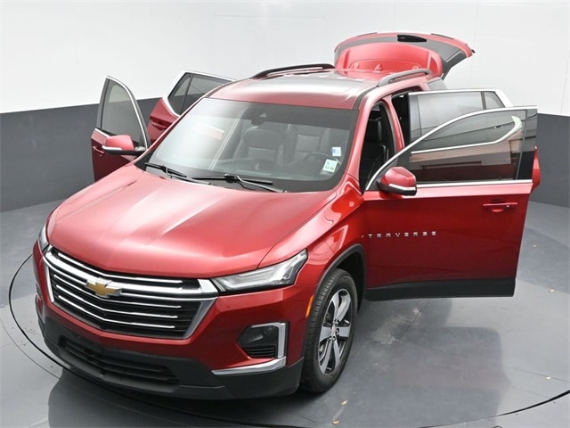 used 2022 Chevrolet Traverse car, priced at $30,194