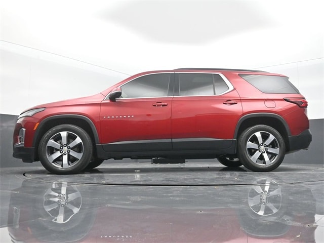 used 2022 Chevrolet Traverse car, priced at $30,194