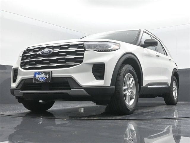 new 2025 Ford Explorer car, priced at $40,245