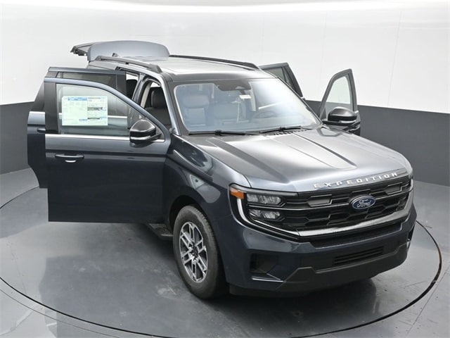 new 2025 Ford Expedition car, priced at $71,705