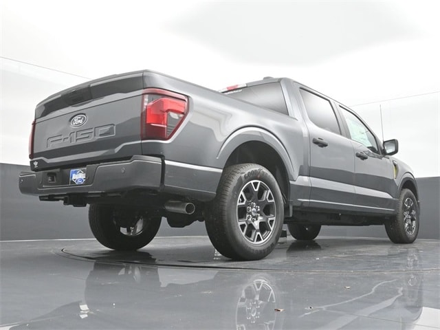 new 2024 Ford F-150 car, priced at $43,027