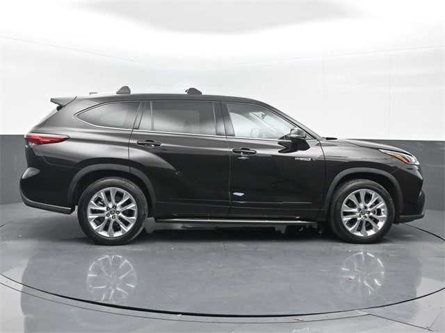 used 2021 Toyota Highlander Hybrid car, priced at $29,132