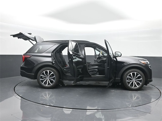new 2025 Ford Explorer car, priced at $43,590