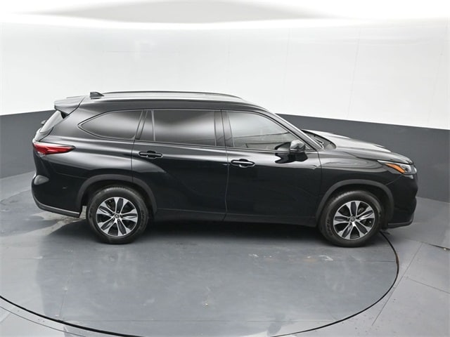 used 2020 Toyota Highlander car, priced at $27,905