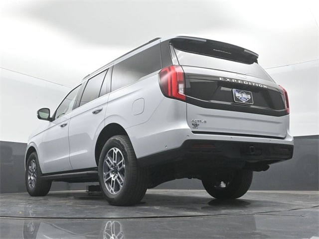 new 2025 Ford Expedition car, priced at $68,210