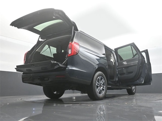 new 2025 Ford Expedition car, priced at $71,705