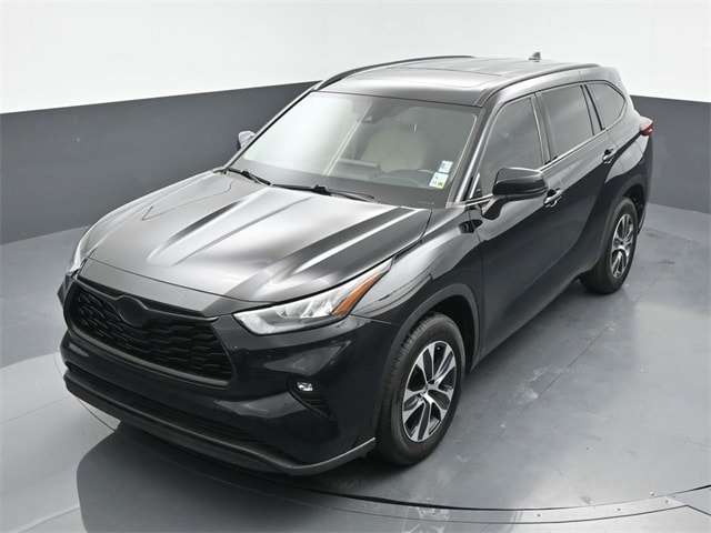 used 2020 Toyota Highlander car, priced at $27,905