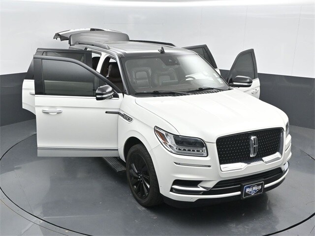 used 2021 Lincoln Navigator car, priced at $48,278