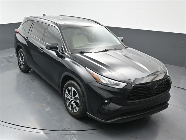 used 2020 Toyota Highlander car, priced at $27,905