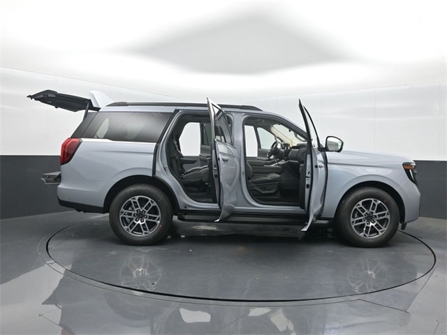 new 2025 Ford Expedition car, priced at $69,205