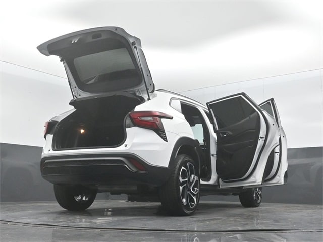 used 2025 Chevrolet Trax car, priced at $24,182