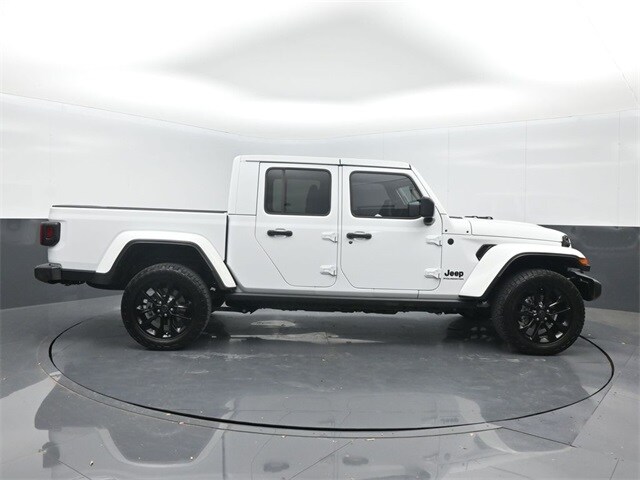 used 2024 Jeep Gladiator car, priced at $37,988