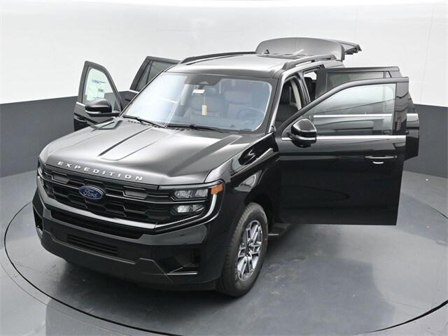 new 2025 Ford Expedition car, priced at $68,210