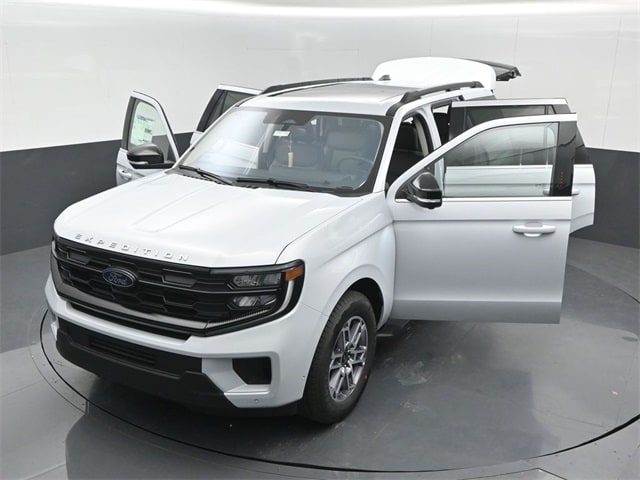 new 2025 Ford Expedition car, priced at $68,210