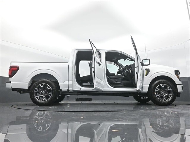 new 2024 Ford F-150 car, priced at $40,670