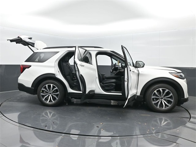 new 2025 Ford Explorer car, priced at $43,405