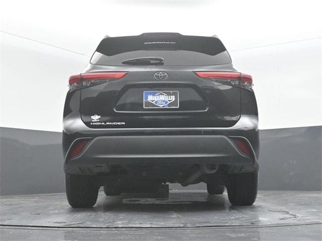 used 2020 Toyota Highlander car, priced at $27,905