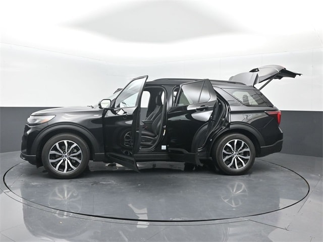 new 2025 Ford Explorer car, priced at $43,590