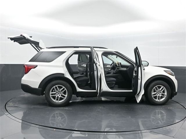 new 2025 Ford Explorer car, priced at $40,245