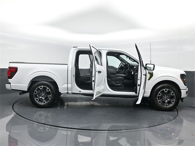 new 2024 Ford F-150 car, priced at $40,670