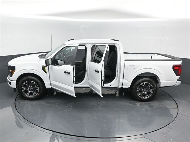 new 2024 Ford F-150 car, priced at $40,670