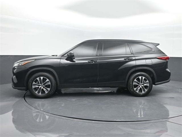used 2020 Toyota Highlander car, priced at $27,905