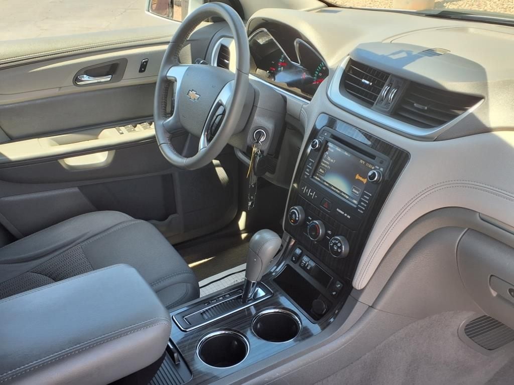 used 2014 Chevrolet Traverse car, priced at $11,000