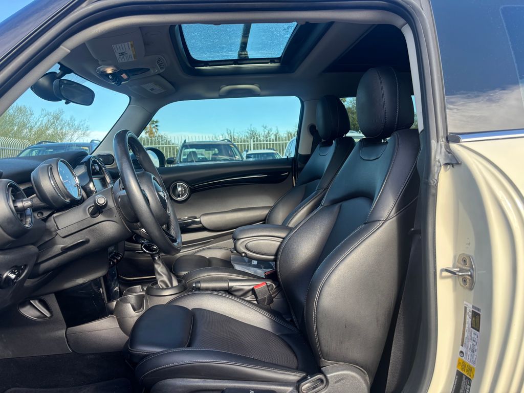 used 2018 MINI Hardtop 2 Door car, priced at $20,000