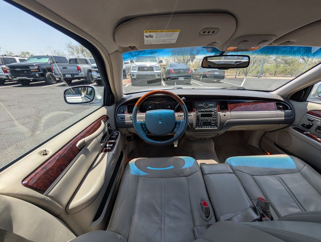 used 2010 Lincoln Town Car car, priced at $7,000