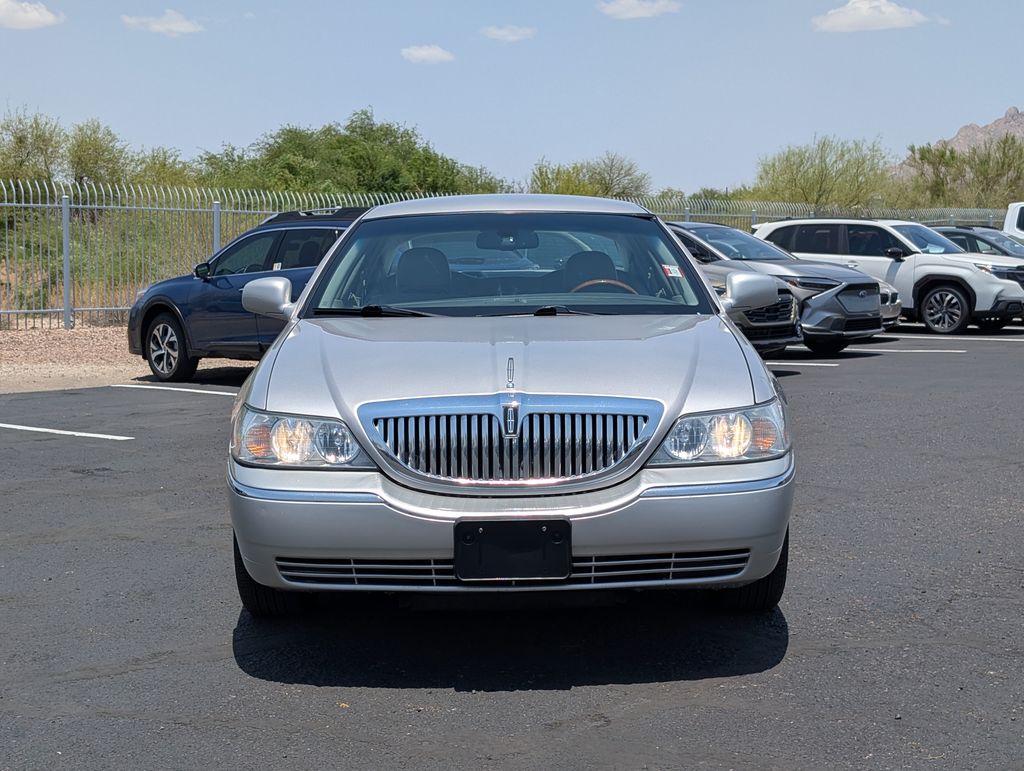used 2010 Lincoln Town Car car, priced at $7,000