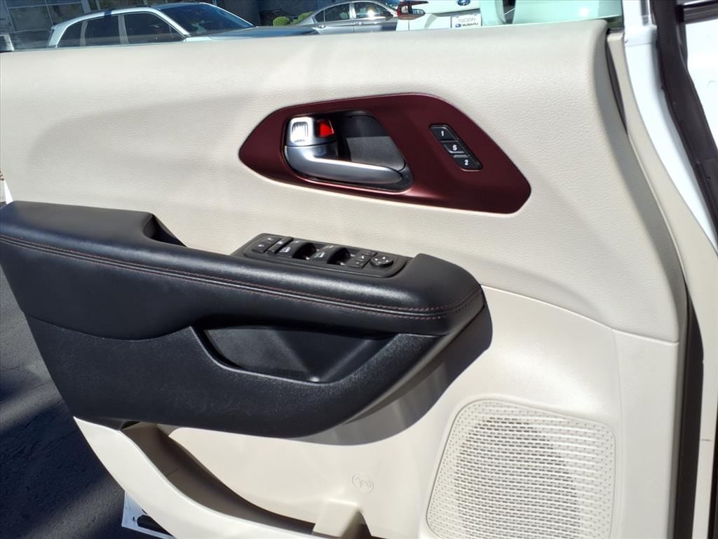 used 2020 Chrysler Pacifica car, priced at $18,500