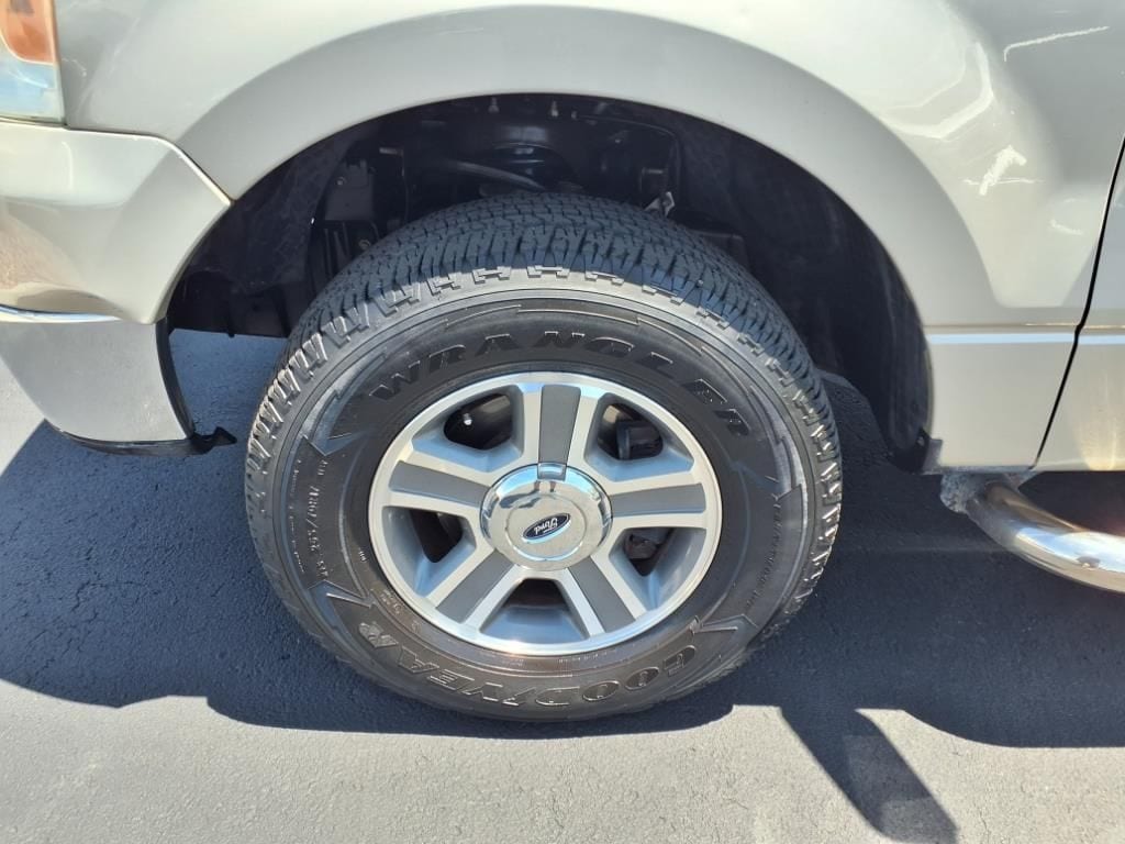 used 2007 Ford F-150 XLT car, priced at $10,500