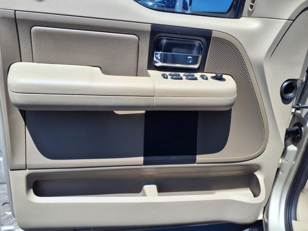 used 2007 Ford F-150 XLT car, priced at $10,500