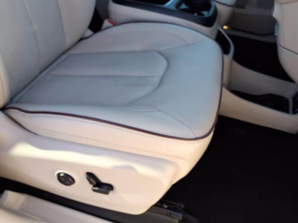 used 2020 Chrysler Pacifica car, priced at $18,500