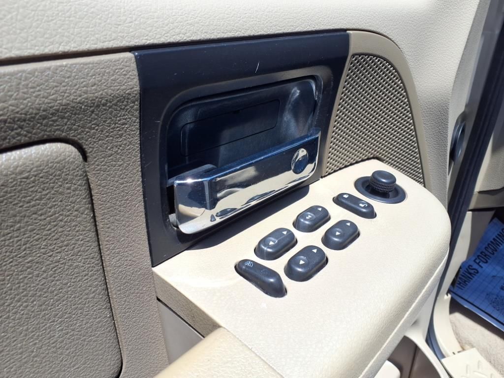 used 2007 Ford F-150 XLT car, priced at $10,500