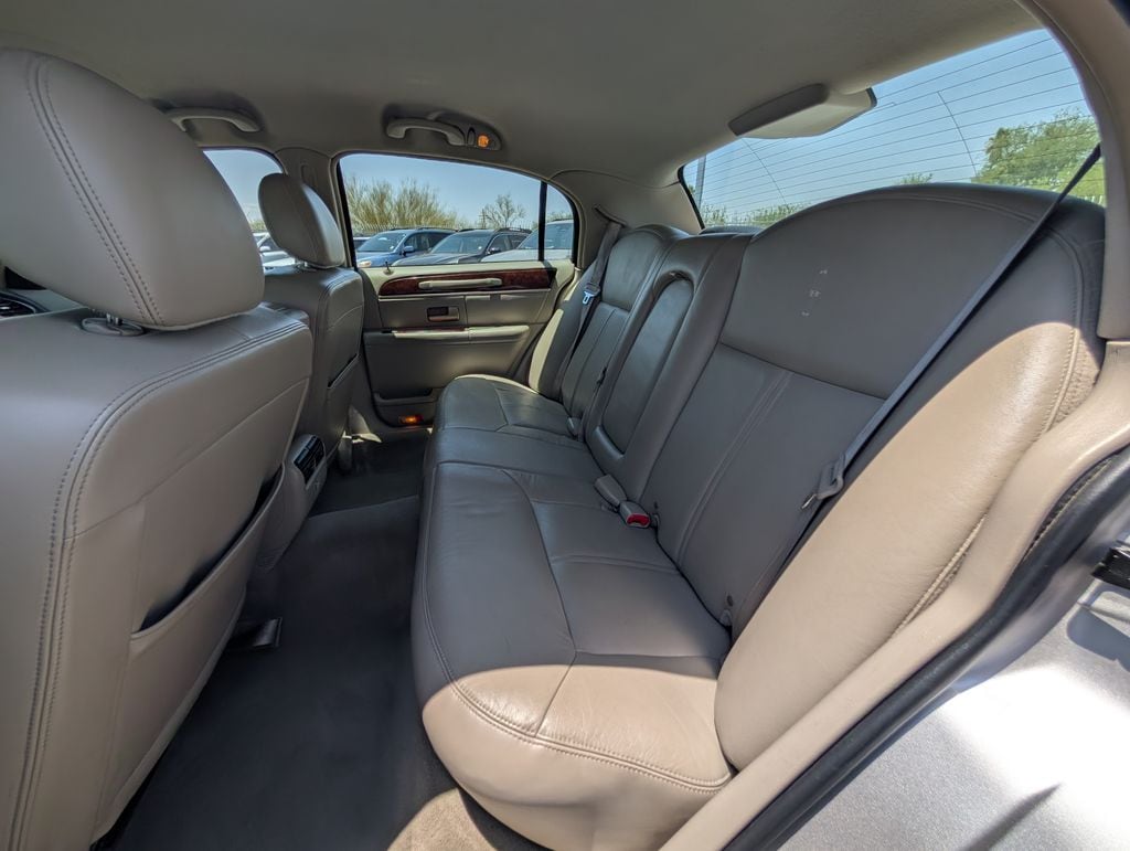 used 2010 Lincoln Town Car car, priced at $7,000