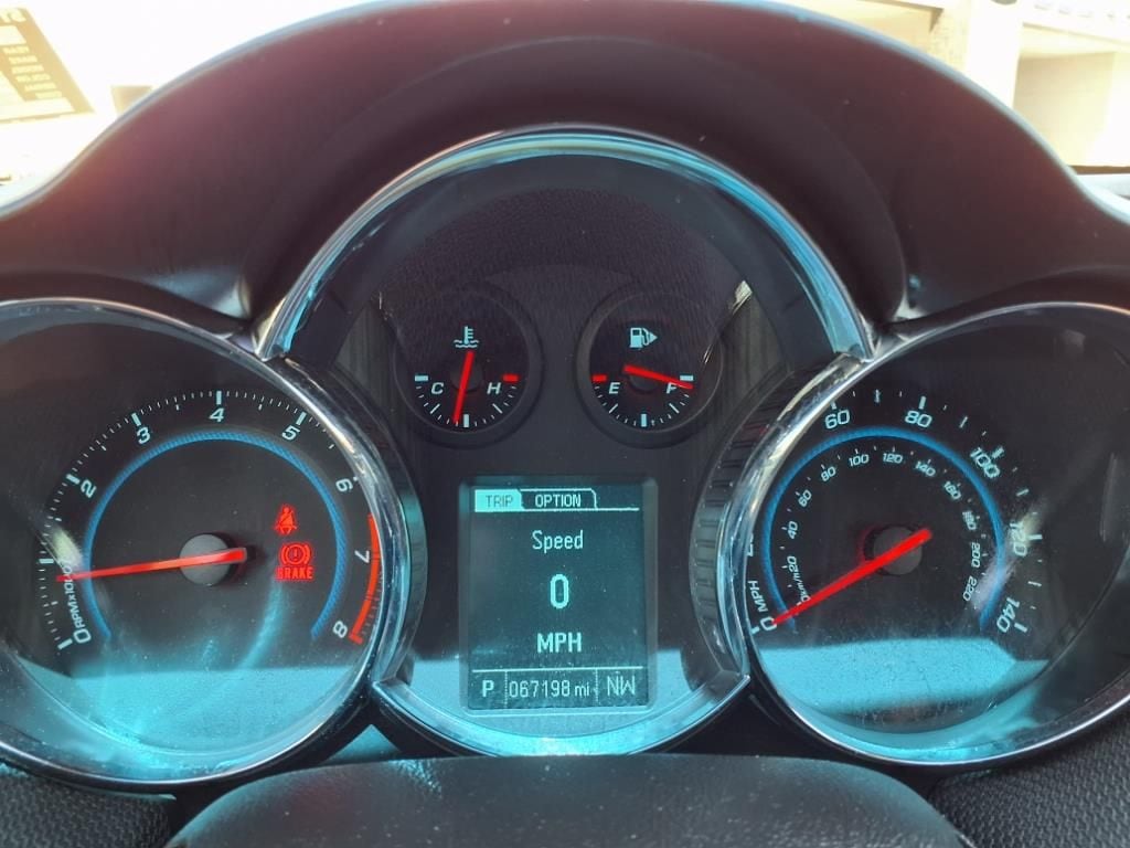 used 2014 Chevrolet Cruze car, priced at $10,000