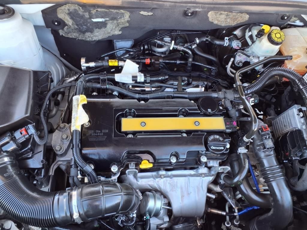 used 2014 Chevrolet Cruze car, priced at $10,000