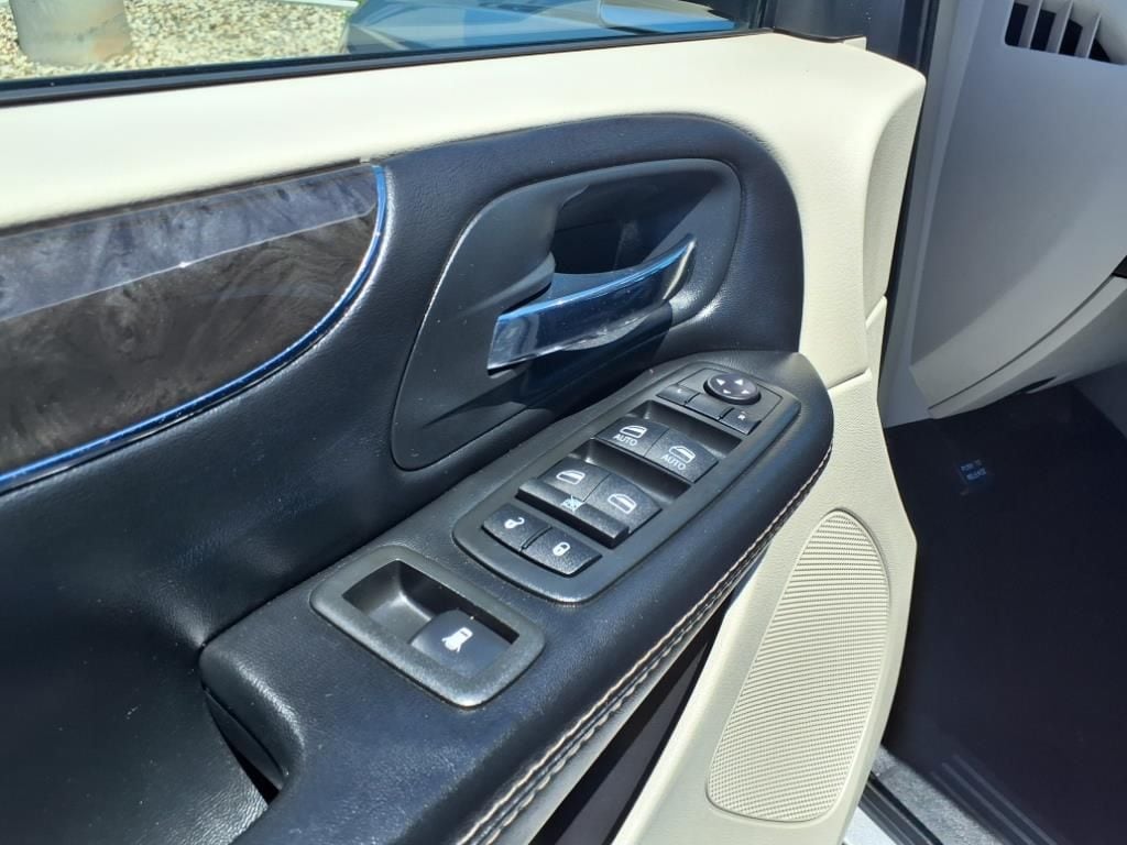 used 2015 Chrysler Town & Country car, priced at $7,777