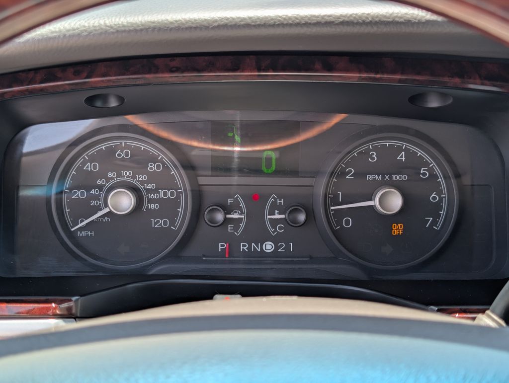 used 2010 Lincoln Town Car car, priced at $7,000