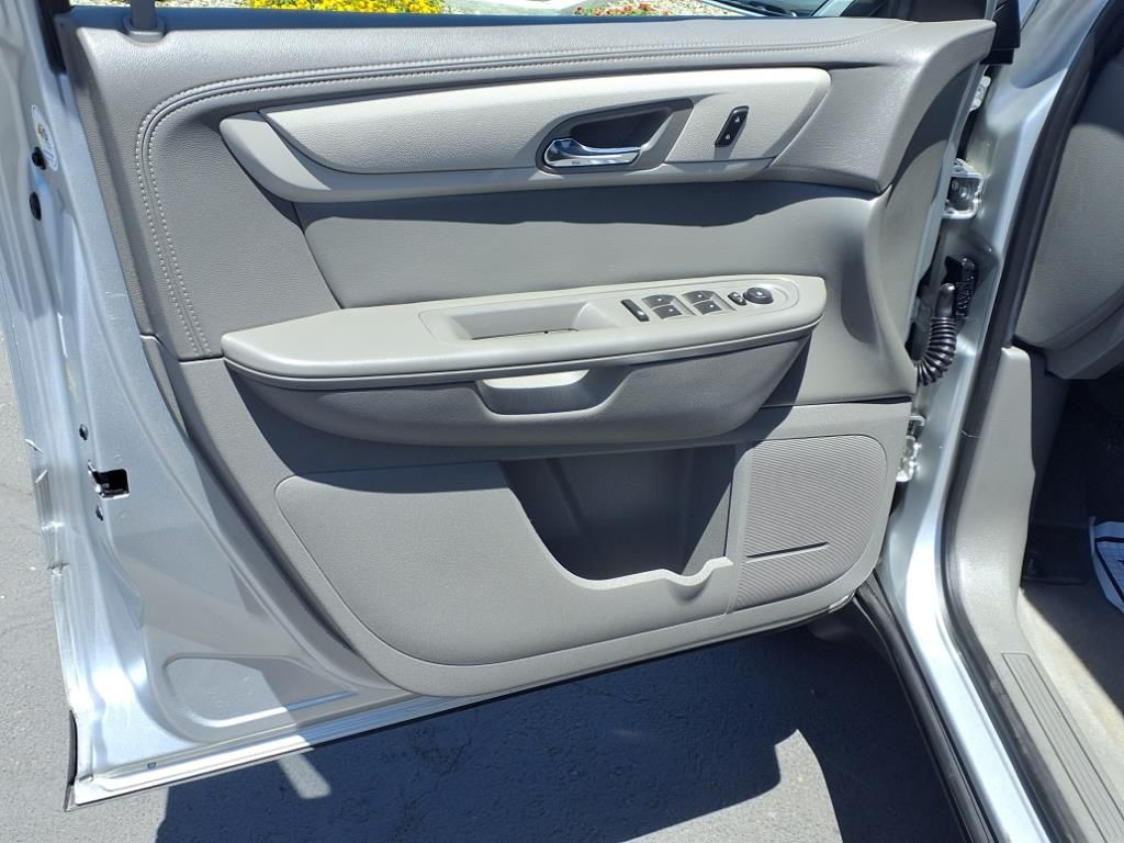 used 2014 Chevrolet Traverse car, priced at $11,000