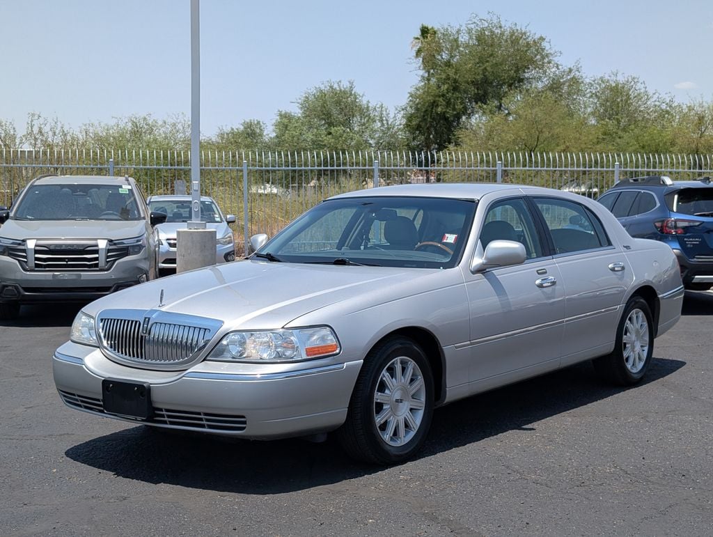 used 2010 Lincoln Town Car car, priced at $7,000