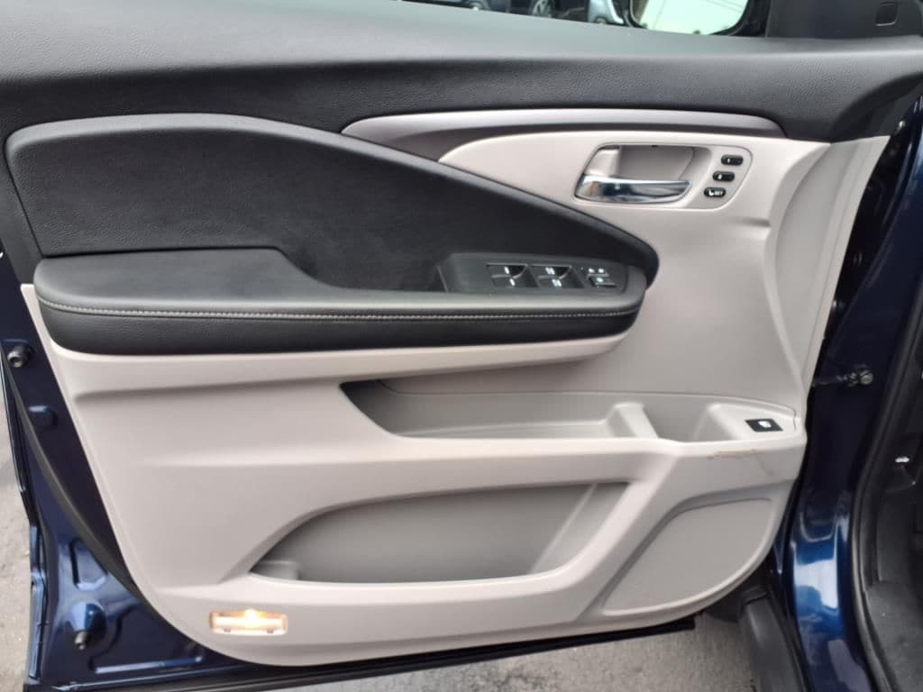 used 2023 Honda Ridgeline car, priced at $35,000