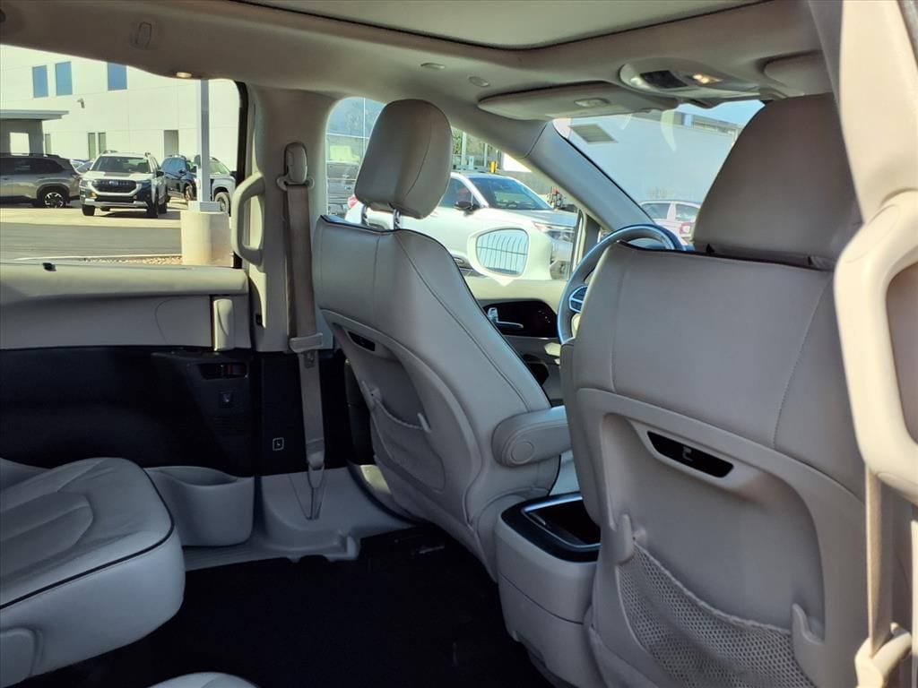 used 2020 Chrysler Pacifica car, priced at $18,500