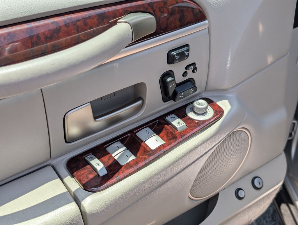 used 2010 Lincoln Town Car car, priced at $7,000